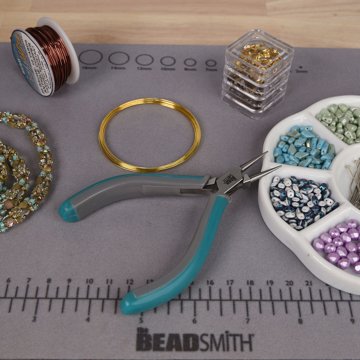 Beadsmith Simply Modern round nose pliers in use