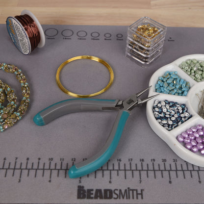Beadsmith Simply Modern round nose pliers in use